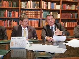 Para tentar aplacar altas, Bolsonaro zera impostos federais sobre diesel e gás