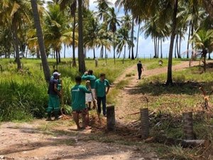 Prefeitura fecha acessos irregulares às praias de Japaratinga