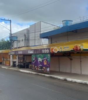 Falta de energia em rua no bairro Planalto, em Arapiraca, prejudica comerciantes e moradores