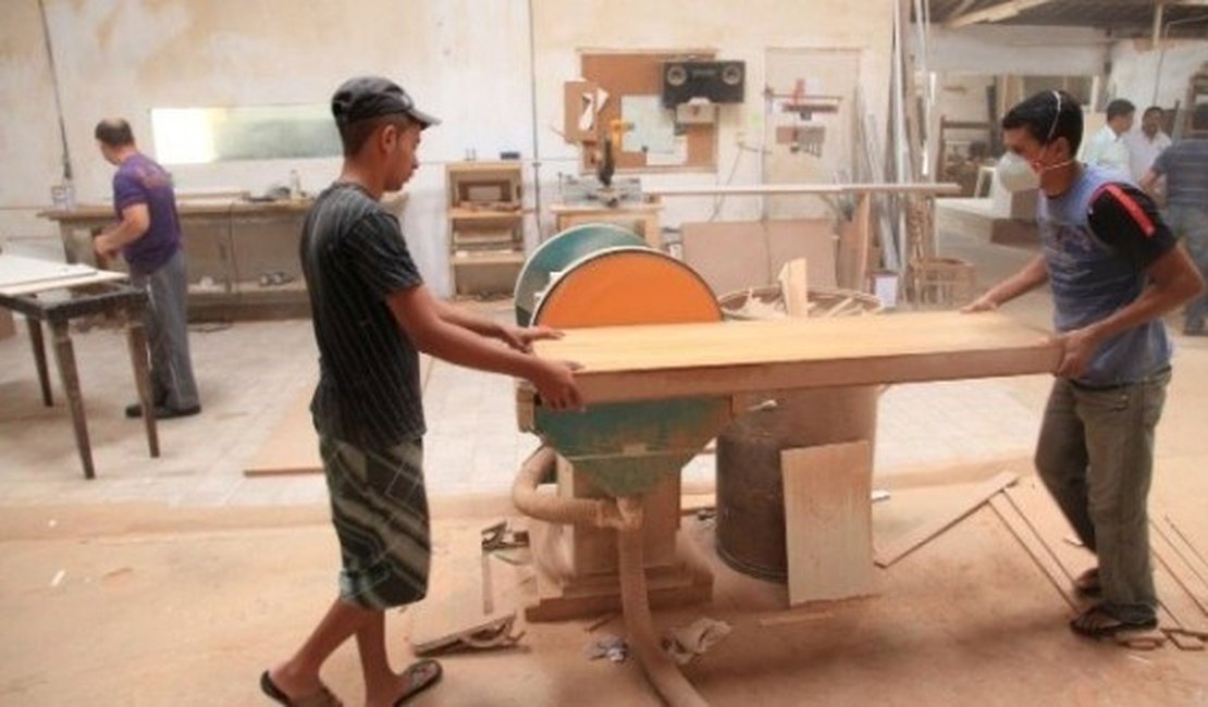 Empresários do APL Móveis no Agreste participam de curso de design