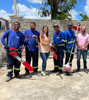 Prefeita Ceci realiza entrega de novos equipamentos para o desenvolvimento de Atalaia