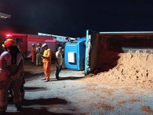 Mulher tem couro cabeludo arrancado em grave acidente envolvendo caminhões