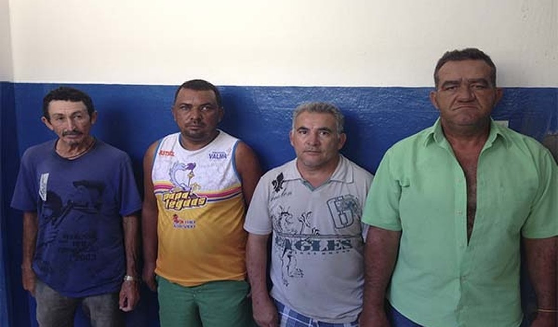 PC prende quatro pessoas em operação