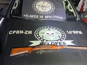 Após denúncia de ameaça, suspeito é preso e espingarda é apreendida em Joaquim Gomes