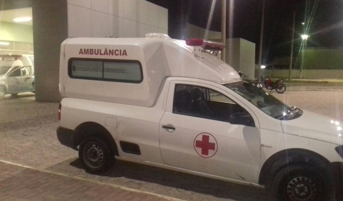 Homem sofre golpes de arma branca em Penedo