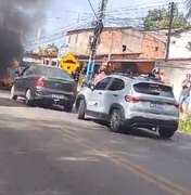 [Vídeo] Protesto por falta de água interdita trânsito na AL-101 Norte, em Ipioca