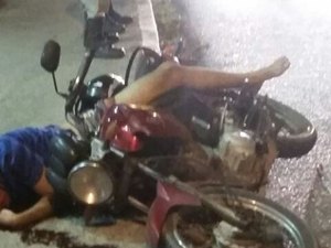 Homem é assassinado com tiros na cabeça em praça