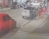 [Vídeo] Câmera flagra momento em que carro desgovernado invade lanchonete no Peixoto