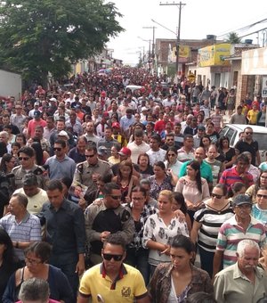 Sepultamento de PM morto em acidente comove multidão em Girau do Ponciano