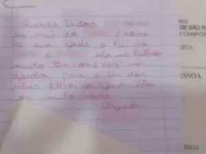 Mãe é resgatada após enviar bilhete pedindo socorro na mochila do filho