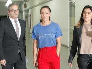 'Foi violento, mesmo não sendo eu no vídeo', diz Paolla Oliveira