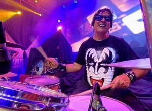 ‘Abusador em série’ é baterista famoso e teria estuprado ao menos três crianças