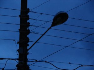 Moradores planejam fazer 'vaquinha' para comprar lâmpadas para postes de iluminação