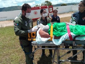 Grupamento Aéreo da SSP resgata vítima de AVC e prende dupla suspeita de porte de arma