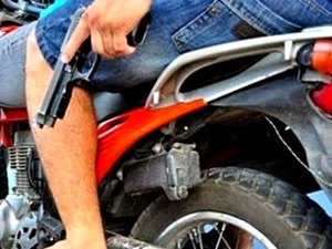 Suposto 'passageiro' ameaça mototaxista com arma de fogo e rouba moto e celular da vítima