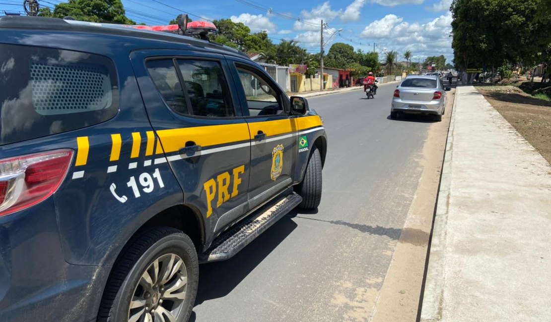 PRF prende motorista pelo crime de receptação na BR-104, em Rio Largo