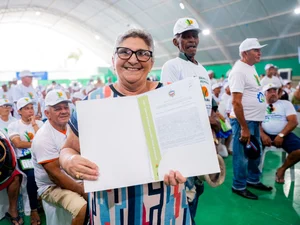 Prefeitura e Governo do Estado entregam 500 títulos rurais em Girau do Ponciano