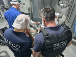 Fabricação de leite com soda cáustica: cinco pessoas são presas em operação no RS