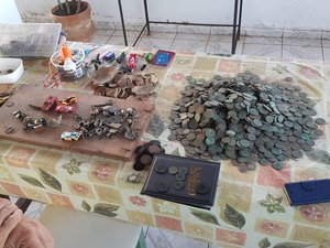 Italiano é flagrado vendendo acervo histórico no bairro de Ipioca