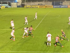 CSE joga de igual pra igual com o São Paulo, mas perde nos detalhes