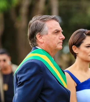 Bolsonaro diz que PT quer renascer com fim da escala 6x1 e sugere ‘jogar abacaxi’ para Lula