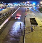 Polícia flagra agressão contra mulher via câmeras de segurança, homem tenta fugir de táxi e é preso