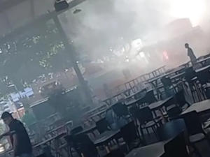 Incêndio atinge food truck e mobiliza bombeiros no bairro da Jatiúca, em Maceió