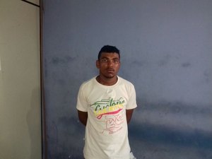 Homem é detido após furtar celular em Arapiraca