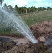 Casal corrige vazamento em rede e retoma abastecimento para Piaçabuçu