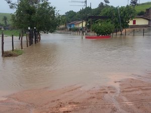 Chuva prejudica tráfego na estrada que liga Jacuípe e Campestre