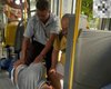 Jovem desmaia em ônibus lotado e é socorrido pelo Samu dentro do coletivo na Av. Fernandes Lima