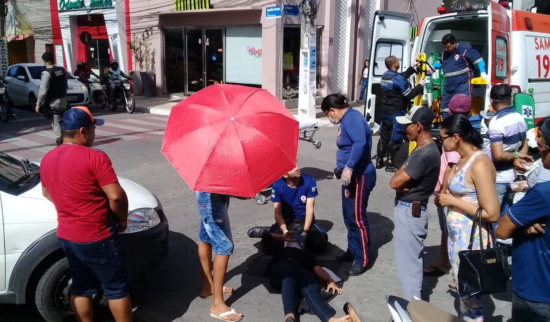 Colisão deixa mulher ferida e trânsito lento no Centro de Arapiraca 