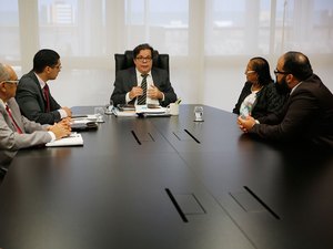 ?Presidente do TJ discute atendimento a advogados no sistema prisional