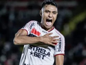 Após diagnóstico de morte cerebral, jogador se recupera e aparece pela primeira vez