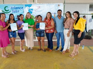 Secretaria de Assistência Social entrega cartões do Programa Cria em Porto Calvo