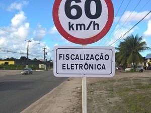 Motoristas são orientados sobre novos pardais eletrônicos nesta segunda-feira 