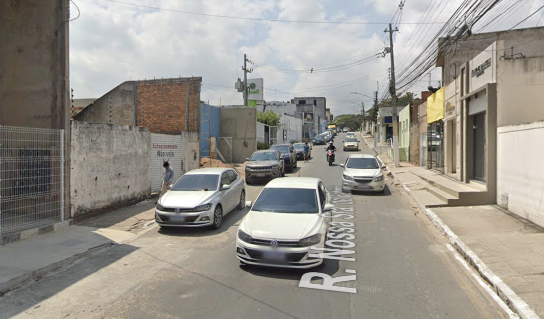 Moradores acionam a polícia após ocupante de veículo atirar em via pública em Arapiraca