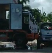 [Vídeo] Caminhão perde controle e causa acidente na Av. Menino Marcelo