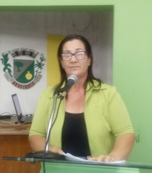 [Vídeo] 'Cida do Bolo' fala na Câmara sobre afastamento arbitrário