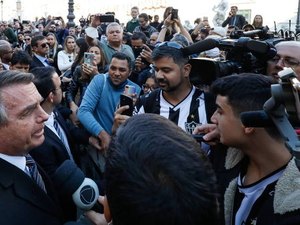 Bolsonaro diz ter ‘paraquedas reserva’ para viabilizar Auxílio Brasil