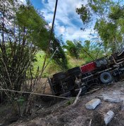 Equipe do Departamento Estadual de Aviação resgata vítima de acidente com caçamba em Rio Largo