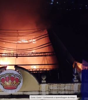 [Vídeo] Incêndio de grandes proporções destrói Lojas Imperador no Centro de Maceió