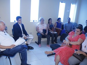 Prefeito de Maragogi se reúne com professores para atualizar situação sobre precatórios