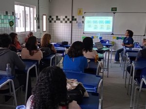 Saúde realiza ação preventiva sobre vape e tabagismo em escola municipal