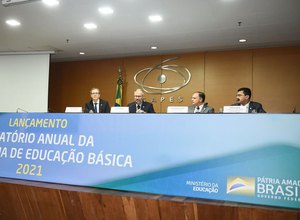 MEC lança relatório com 52 ações na educação básica