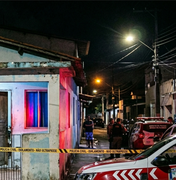 Criança de seis anos é baleada dentro de casa no Jacintinho; o alvo era o pai