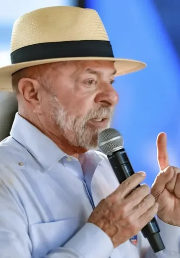Lula diz que eleitor terá de escolher entre votar nele ou agredir mulheres durante convenção do PT