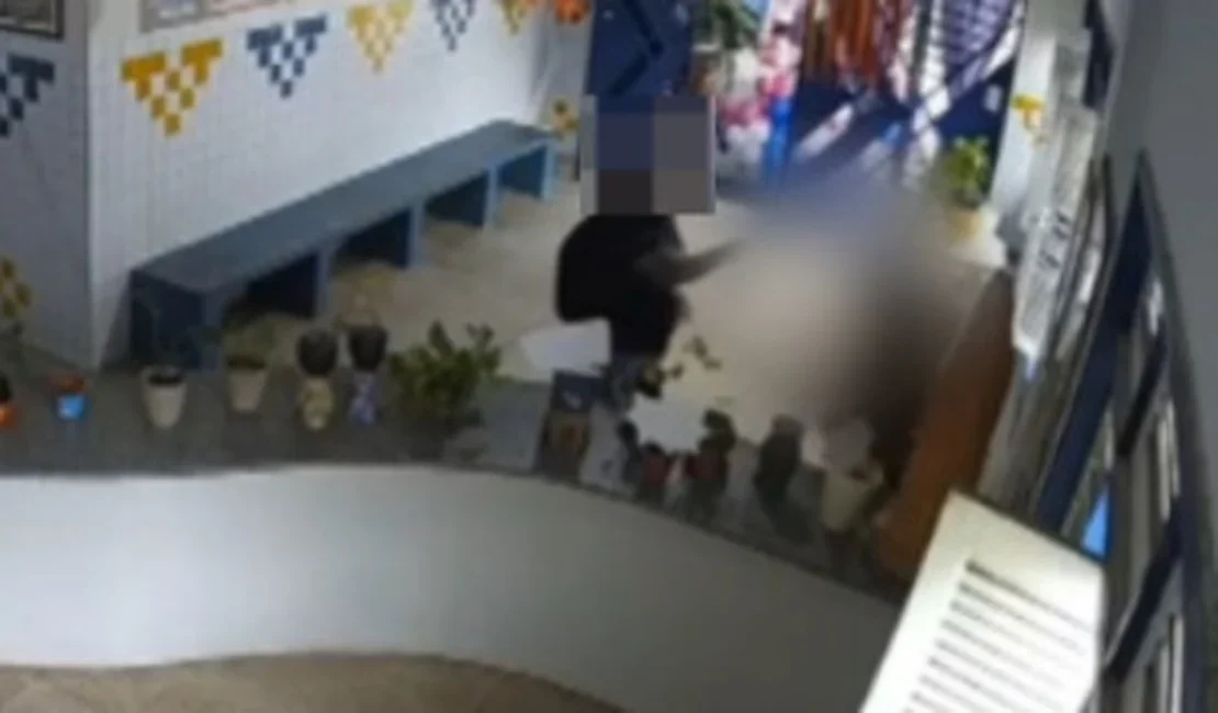 Servidora é agredida por colegas dentro de escola estadual em Dois Riachos