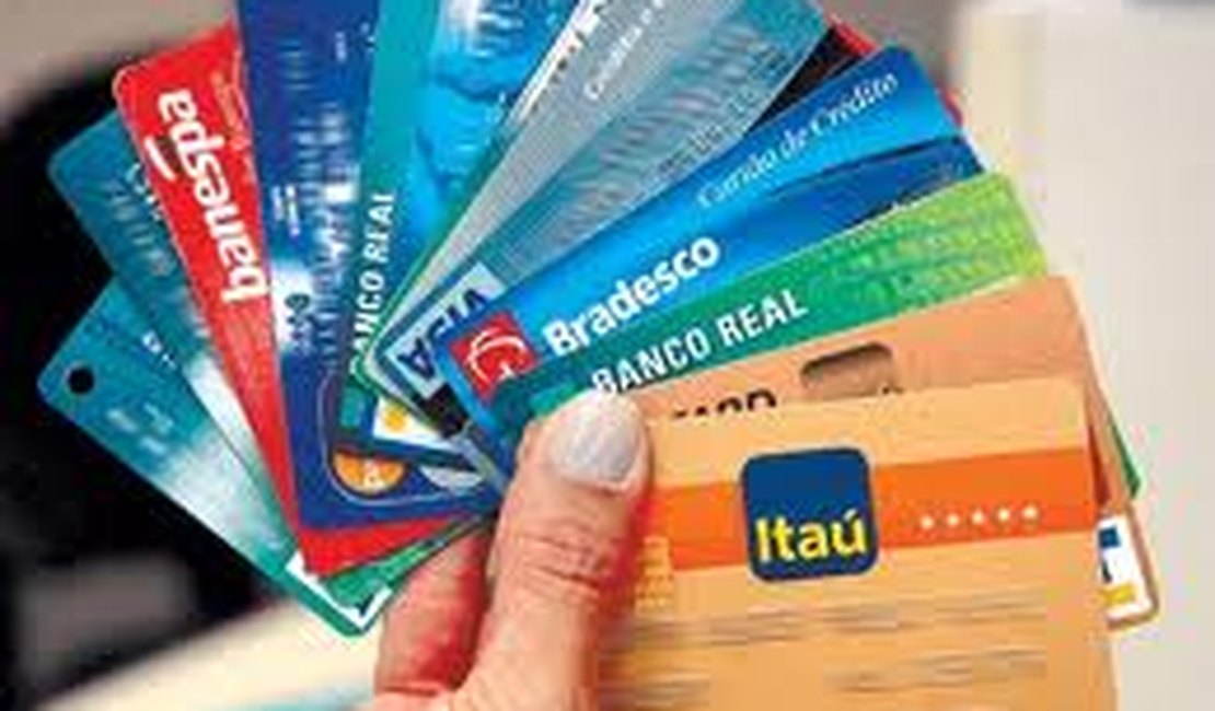 Uso dos cartões de crédito e débito cresceu 19,4% em 2011, diz BC