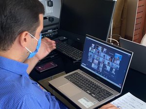 Presidente da AMA diz que municípios caminham para conclusão da vacina para idosos